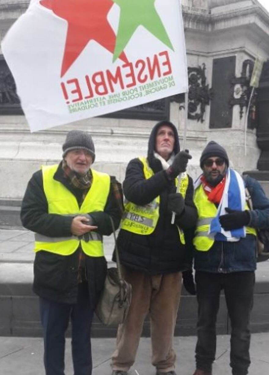 Φωτογραφίες: Στο Παρίσι με τα «κίτρινα γιλέκα» ο Παναγιώτης Λαφαζάνης