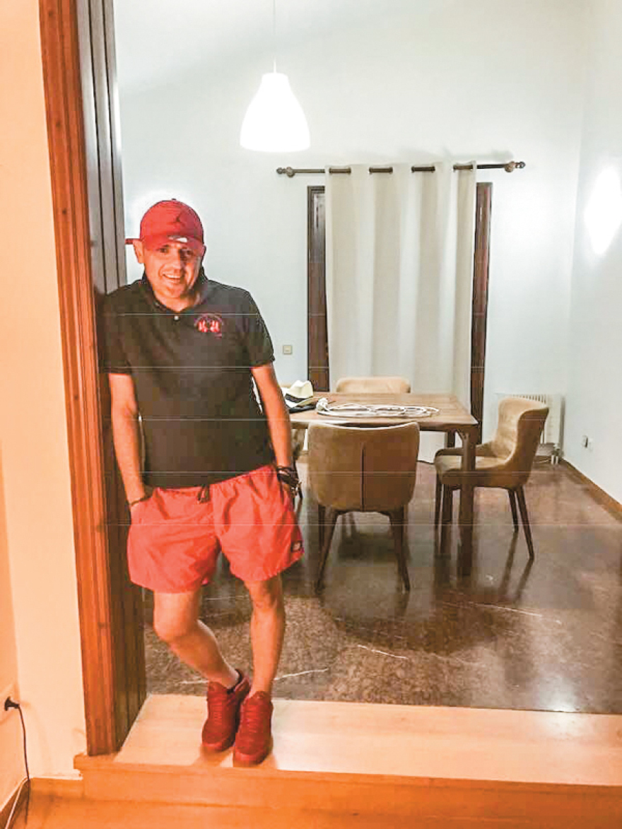 Μανώλης Πετσίτης: Από την Καισαριανή στη σούπερ βίλα με πισίνα της Βαρυμπόμπης