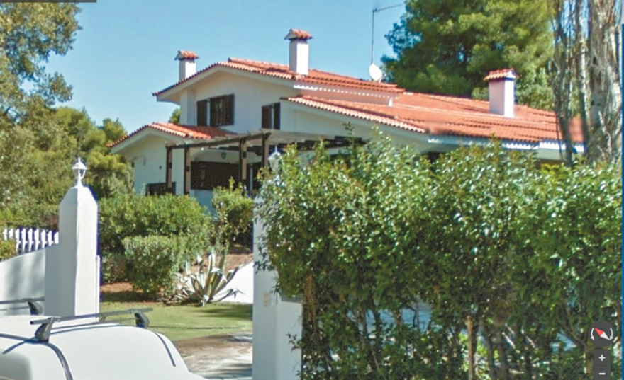 Μανώλης Πετσίτης: Από την Καισαριανή στη σούπερ βίλα με πισίνα της Βαρυμπόμπης