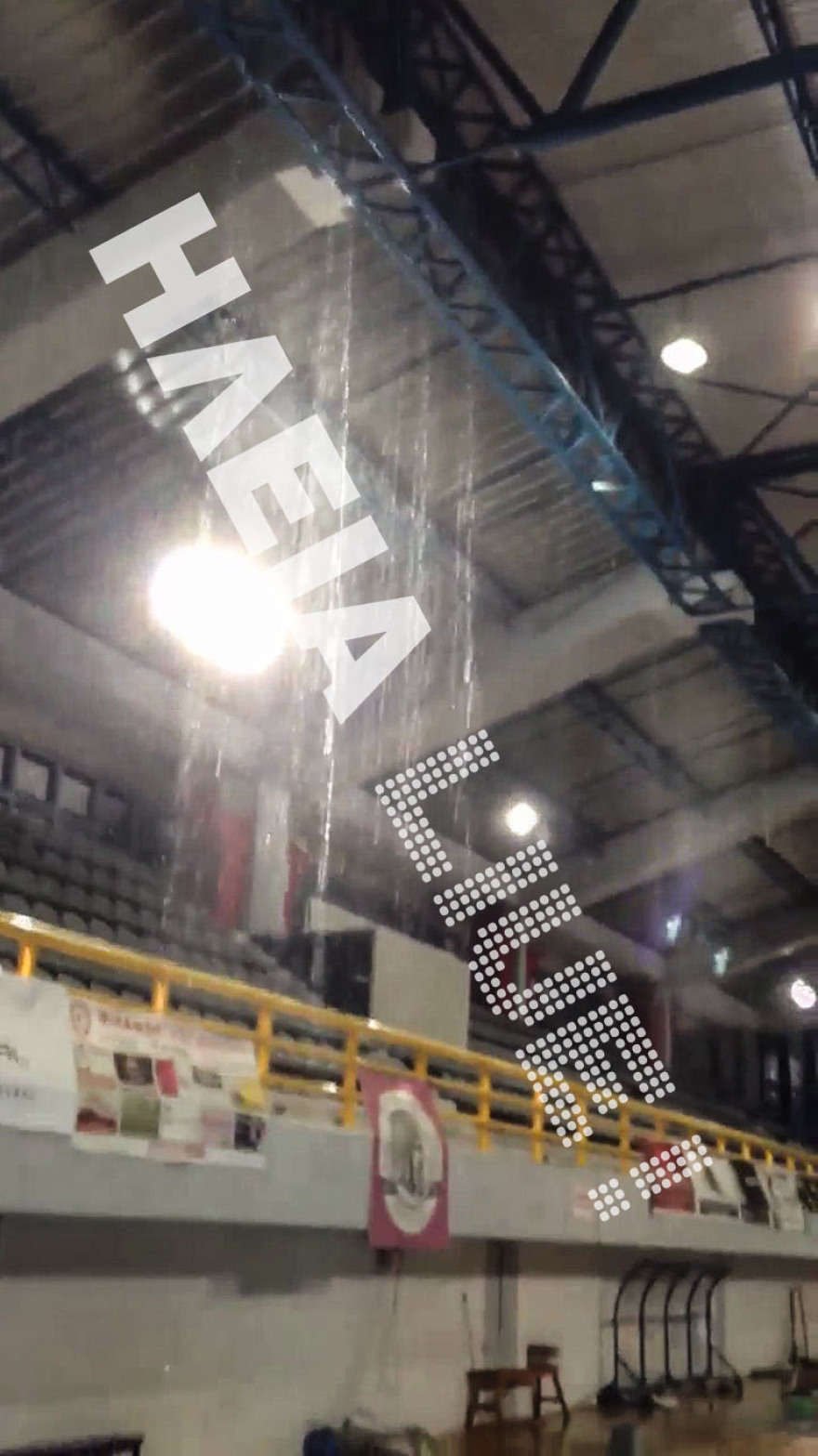 Κλειστό γυμναστήριο στον Πύργο έγινε... κολυμβητήριο από τη βροχή κατά τη διάρκεια αγώνα!