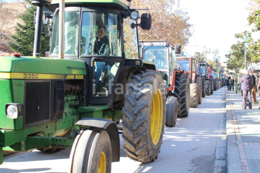 Κινητοποιήσεις αγροτών: Βγήκαν τα τρακτέρ σε Φάρσαλα και Πλατύκαμπο