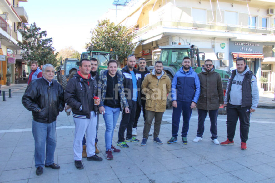 Κινητοποιήσεις αγροτών: Βγήκαν τα τρακτέρ σε Φάρσαλα και Πλατύκαμπο