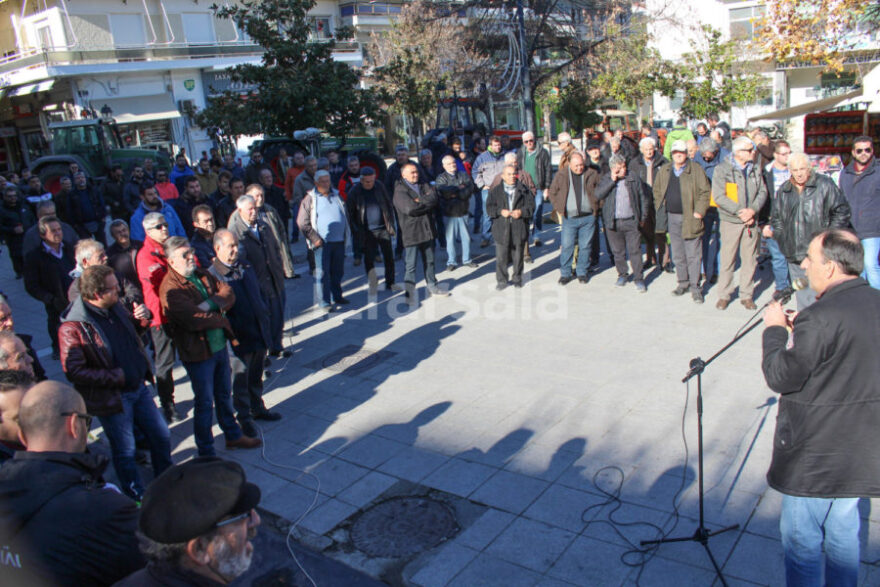 Κινητοποιήσεις αγροτών: Βγήκαν τα τρακτέρ σε Φάρσαλα και Πλατύκαμπο