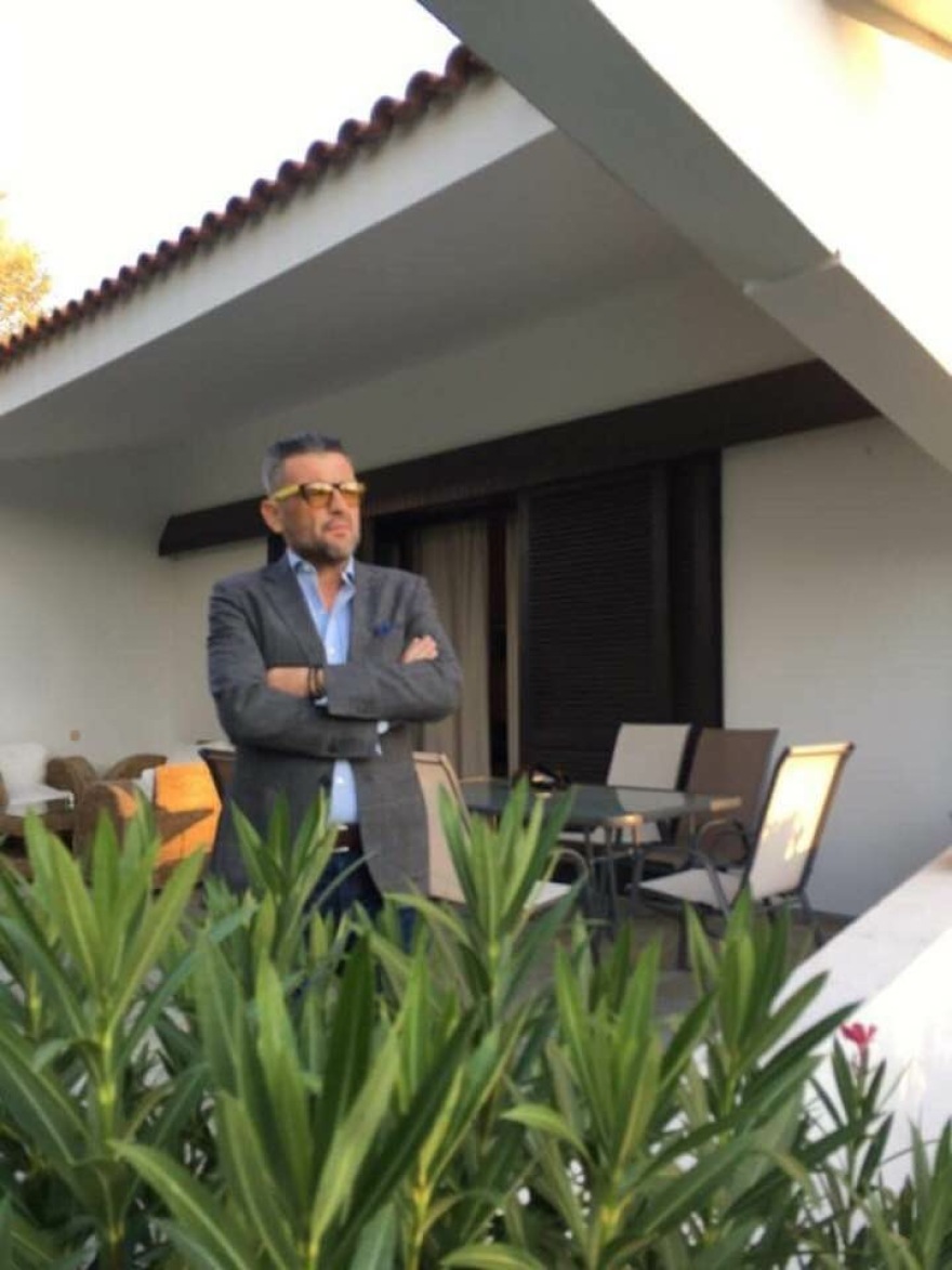 Μανώλης Πετσίτης: Από την Καισαριανή στη σούπερ βίλα με πισίνα της Βαρυμπόμπης