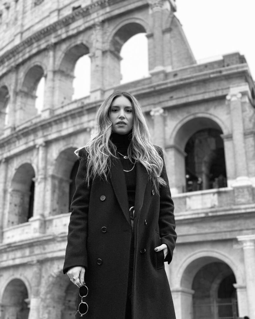 Αθηνά Οικονομάκου: Ατελείωτες βόλτες και πόζες με φόντο την «Αιώνια Πόλη»