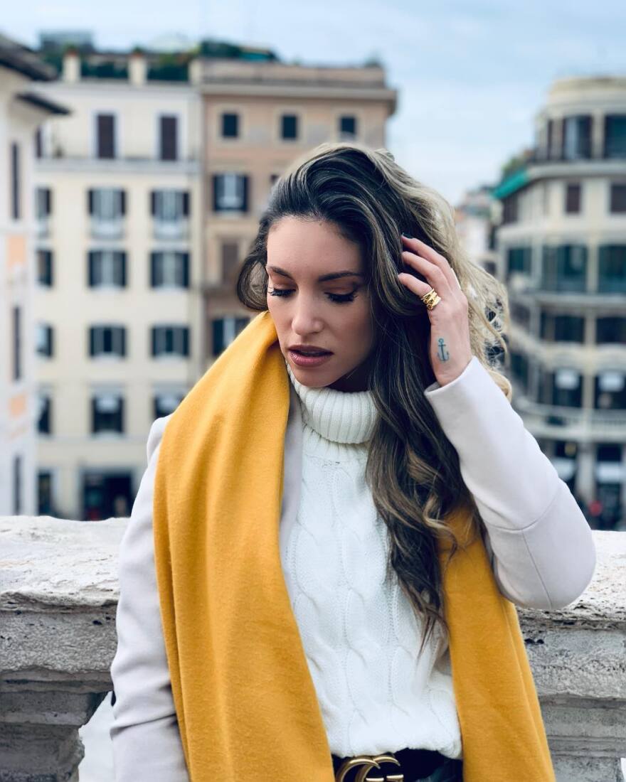 Αθηνά Οικονομάκου: Ατελείωτες βόλτες και πόζες με φόντο την «Αιώνια Πόλη»