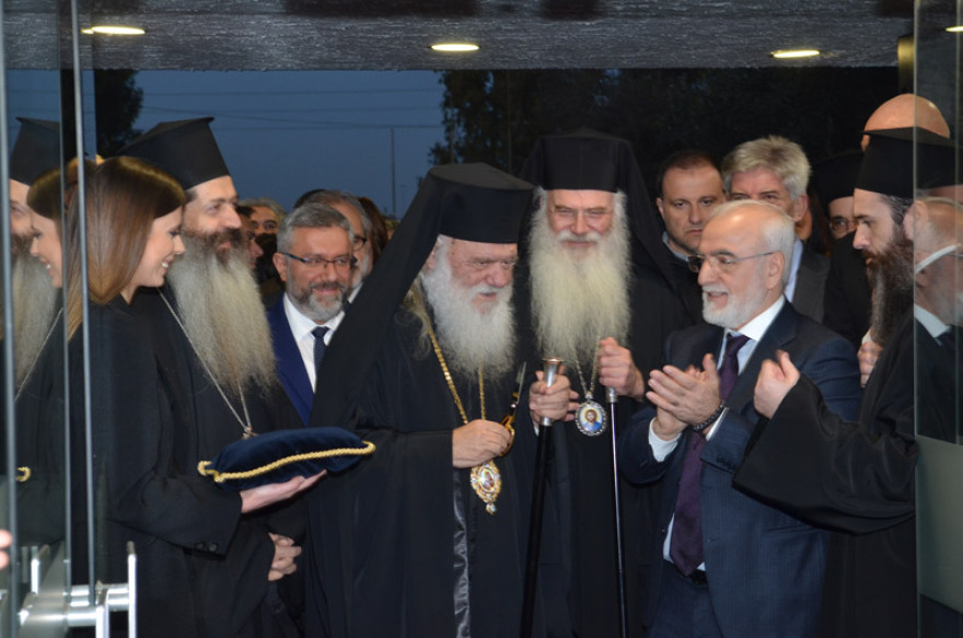 Αγιασμός στο Open από τον Ιερώνυμο παρουσία του Ιβάν Σαββίδη