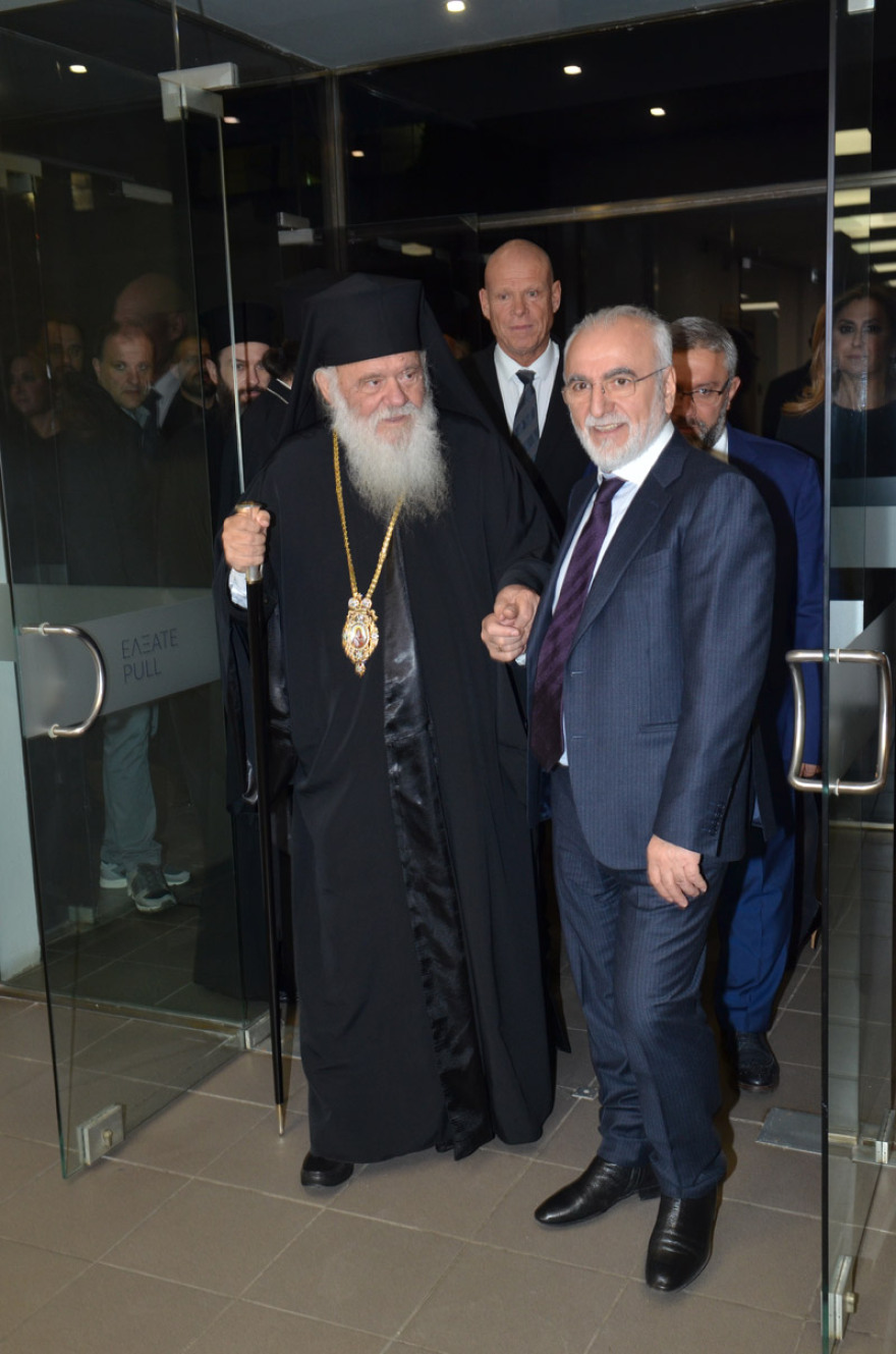 Αγιασμός στο Open από τον Ιερώνυμο παρουσία του Ιβάν Σαββίδη