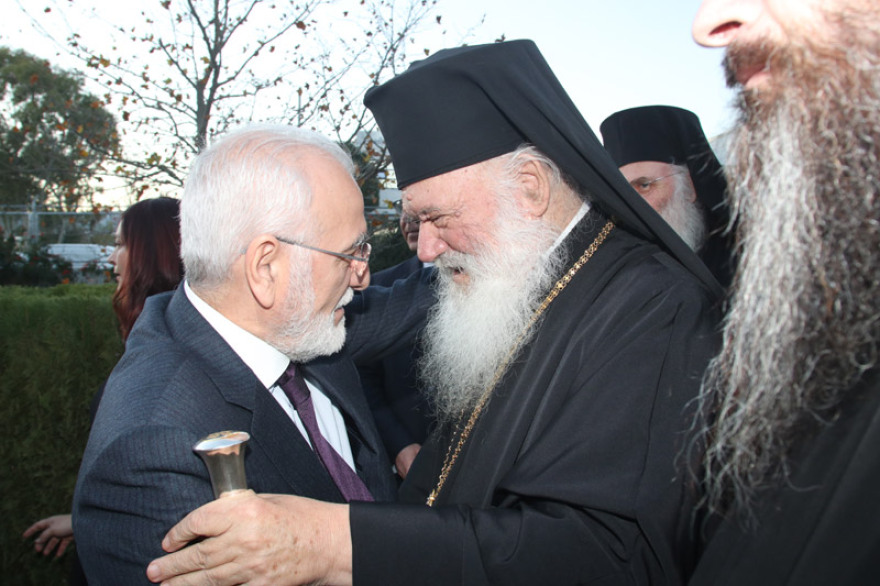 Αγιασμός στο Open από τον Ιερώνυμο παρουσία του Ιβάν Σαββίδη