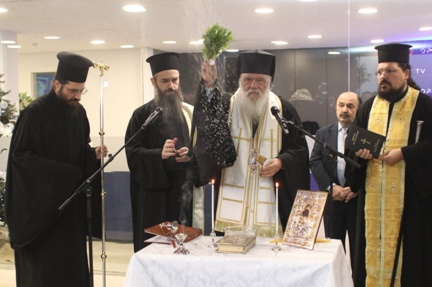 Αγιασμός στο Open από τον Ιερώνυμο παρουσία του Ιβάν Σαββίδη