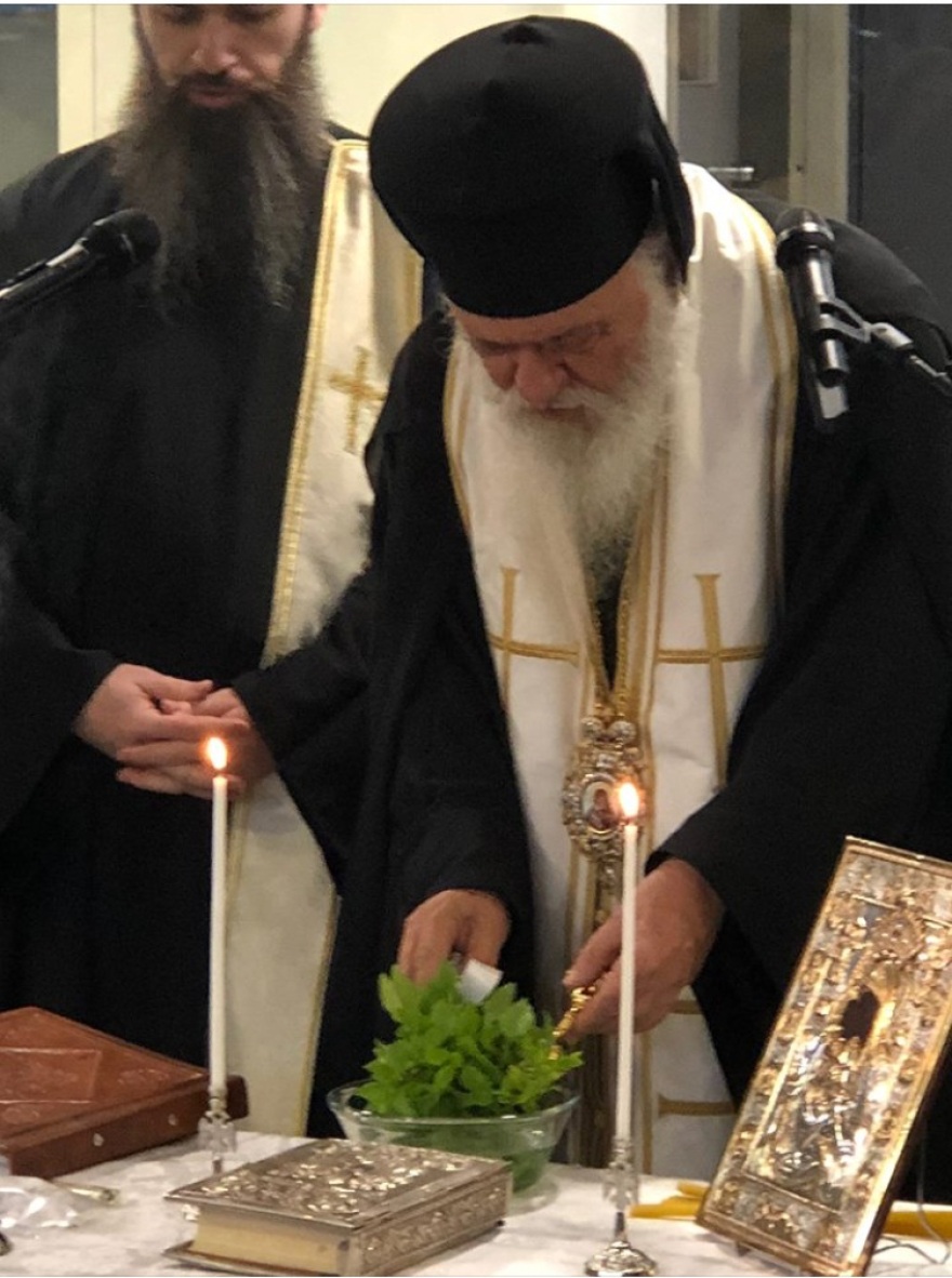 Αγιασμός στο Open από τον Ιερώνυμο παρουσία του Ιβάν Σαββίδη