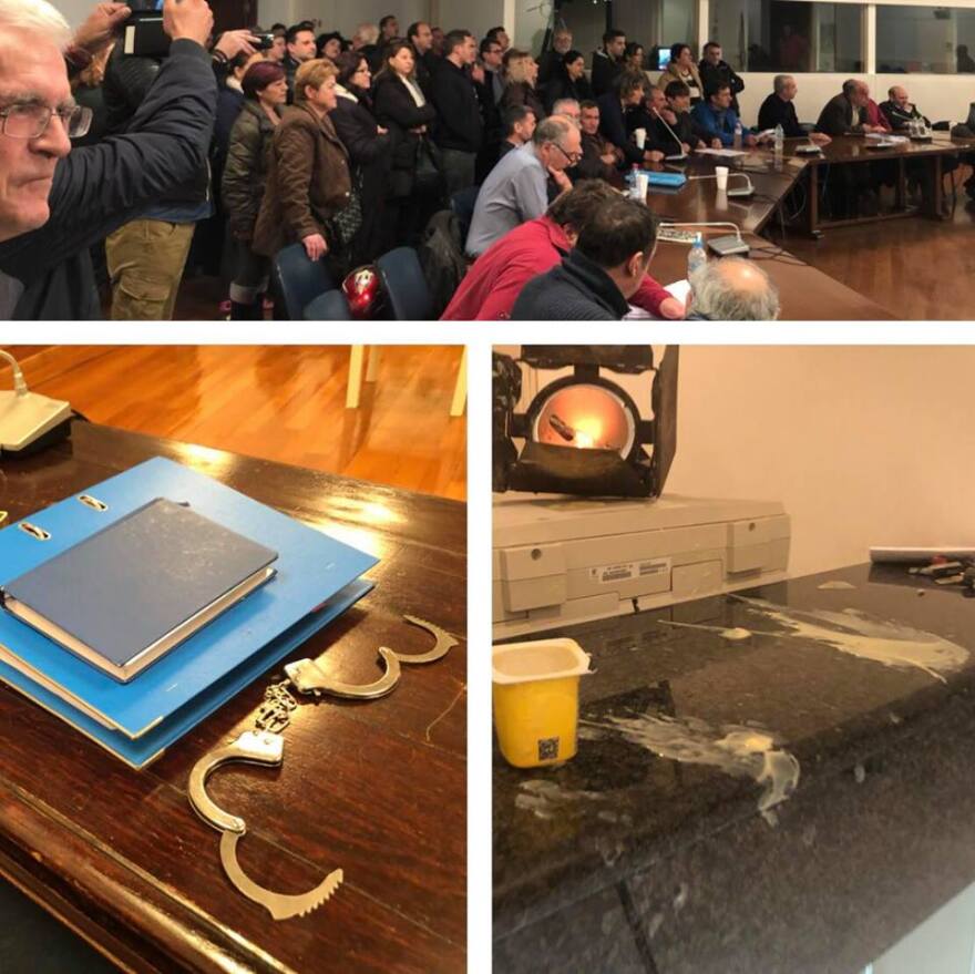   Κέρκυρα: Χειροπέδες, γιαούρτια και ένταση στο Δημοτικό Συμβούλιο