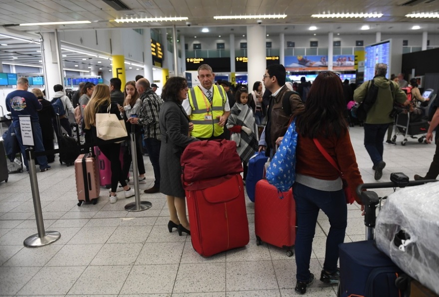 «Παρέλαση» drone στο Gatwick - Στρατός και ελεύθεροι σκοπευτές στο κυνήγι του χειριστή 