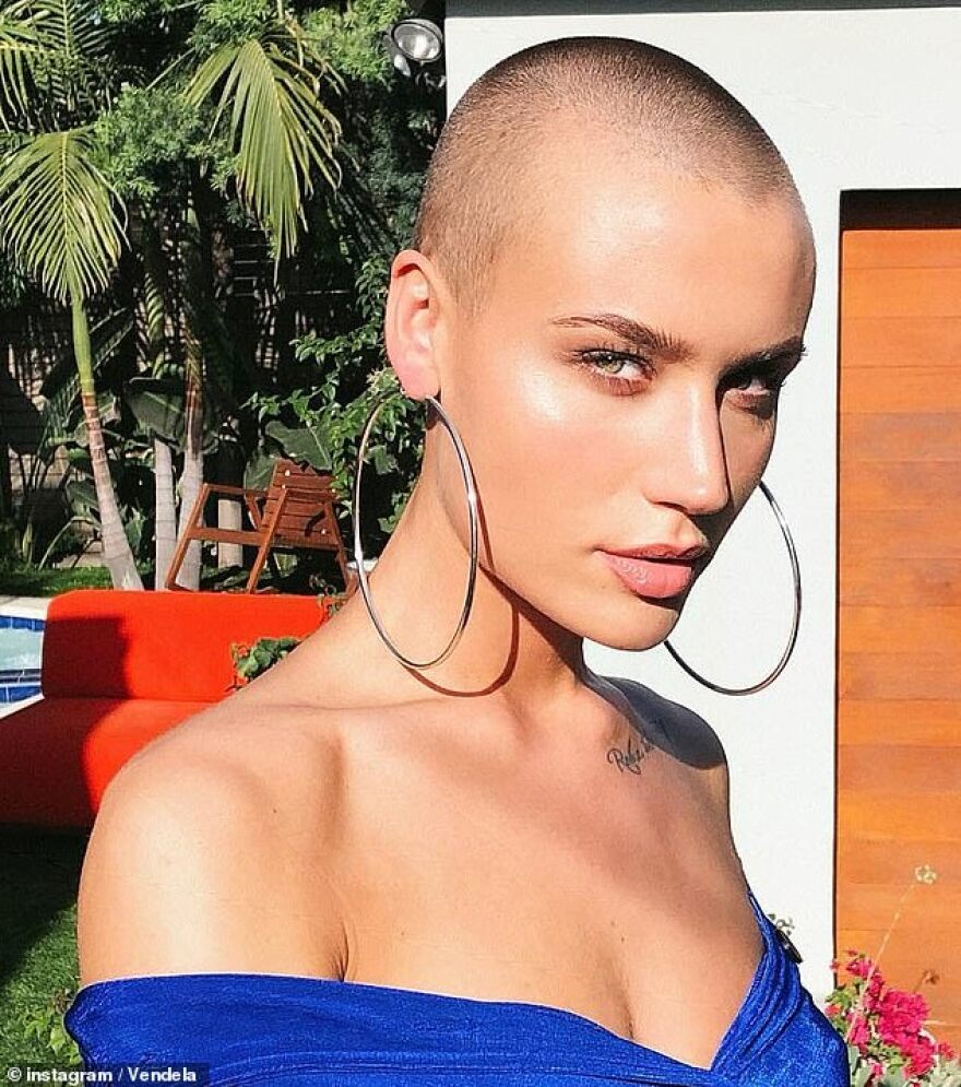 Playboy: Για πρώτη φορά εξώφυλλο μοντέλου με ξυρισμένο κεφάλι