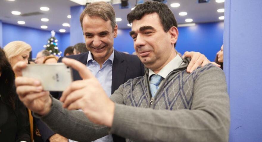 Ο καφετζής της ΝΔ και η αφιέρωση Μητσοτάκη στο instagram 