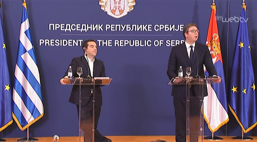 Η γλώσσα του σώματος πρόδωσε -πάλι- τον Τσίπρα: Με τα χέρια στις τσέπες στις δηλώσεις με τον σέρβο πρόεδρο