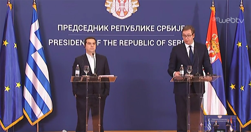 Η γλώσσα του σώματος πρόδωσε -πάλι- τον Τσίπρα: Με τα χέρια στις τσέπες στις δηλώσεις με τον σέρβο πρόεδρο