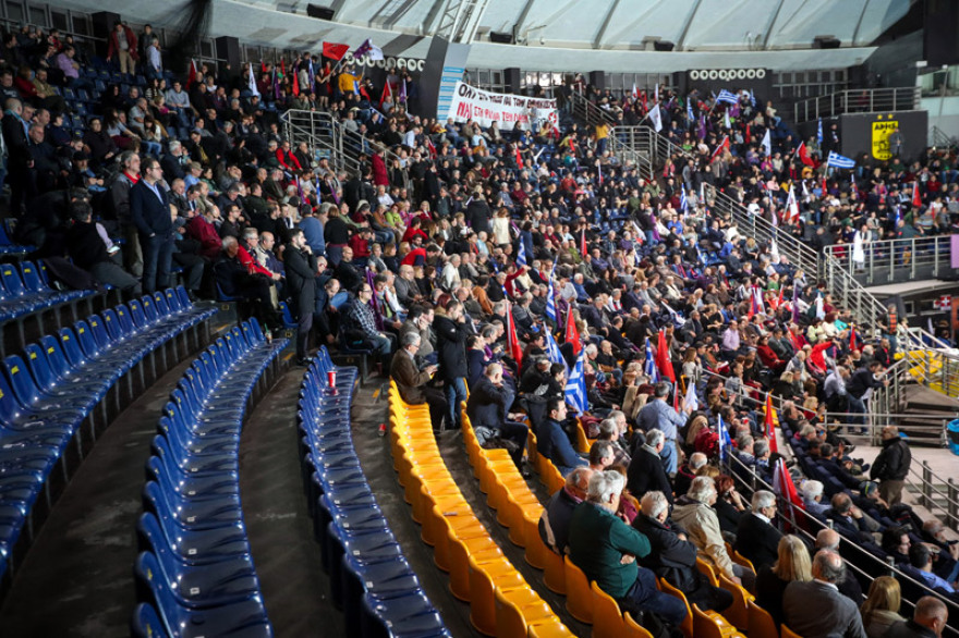 Ομιλία Τσίπρα στη Θεσσαλονίκη: Τα κόκκινα περιβραχιόνια και το «κυνήγι» όποιου κρατούσε ελληνική σημαία!
