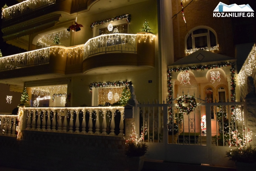 Βίντεο: Η πιο... χριστουγεννιάτικη πολυκατοικία στην πόλη της Κοζάνης