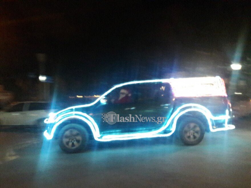 Ηράκλειο: Αγροτικό 4x4 γεμάτο λαμπάκια και οδηγό τον Άη Βασίλη