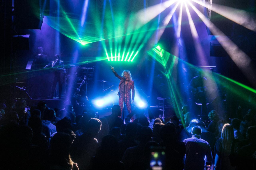 Άννα Βίσση: Εκρηκτική και sold out πρεμιέρα στο «Hotel Ερμού»