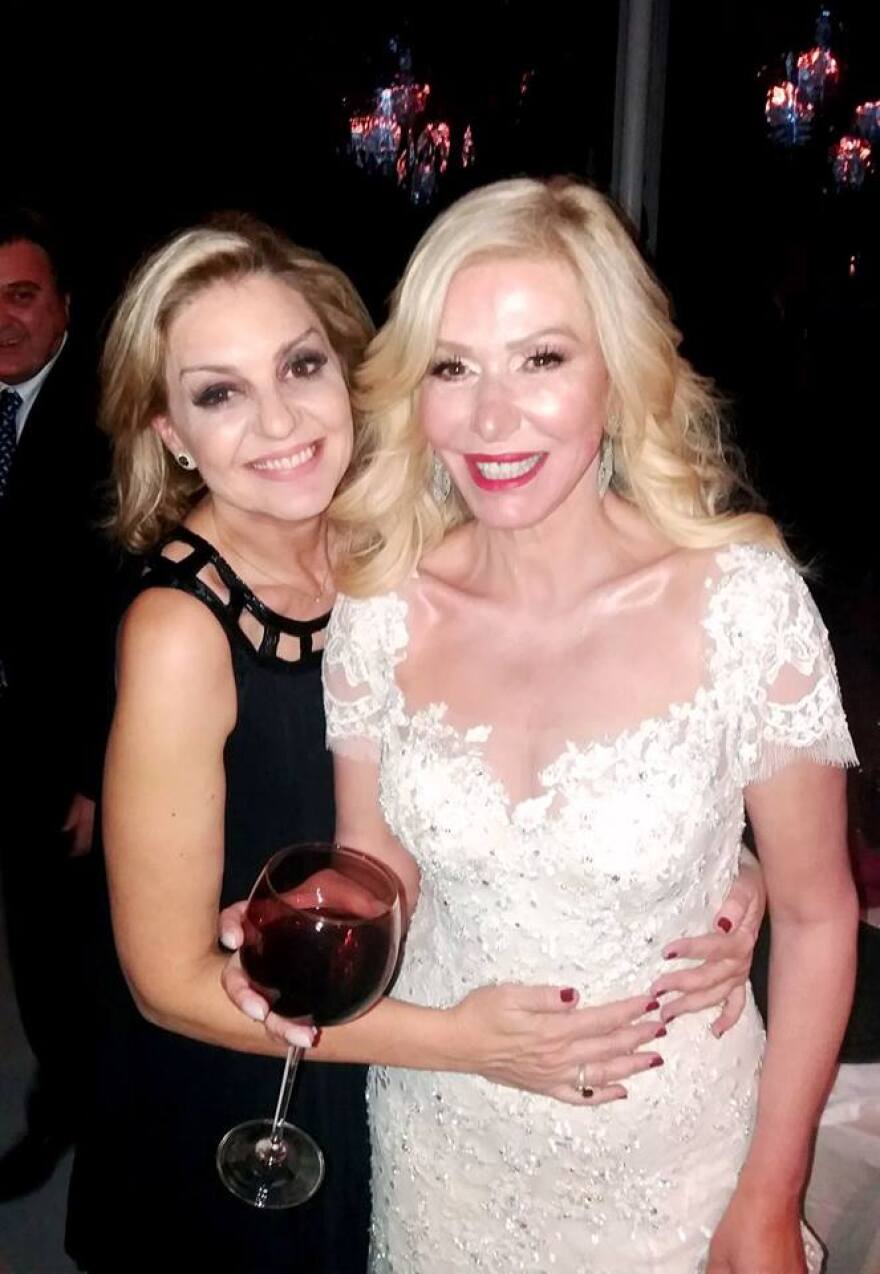 Παντρεύτηκε η Λίζα Δουκακάρου