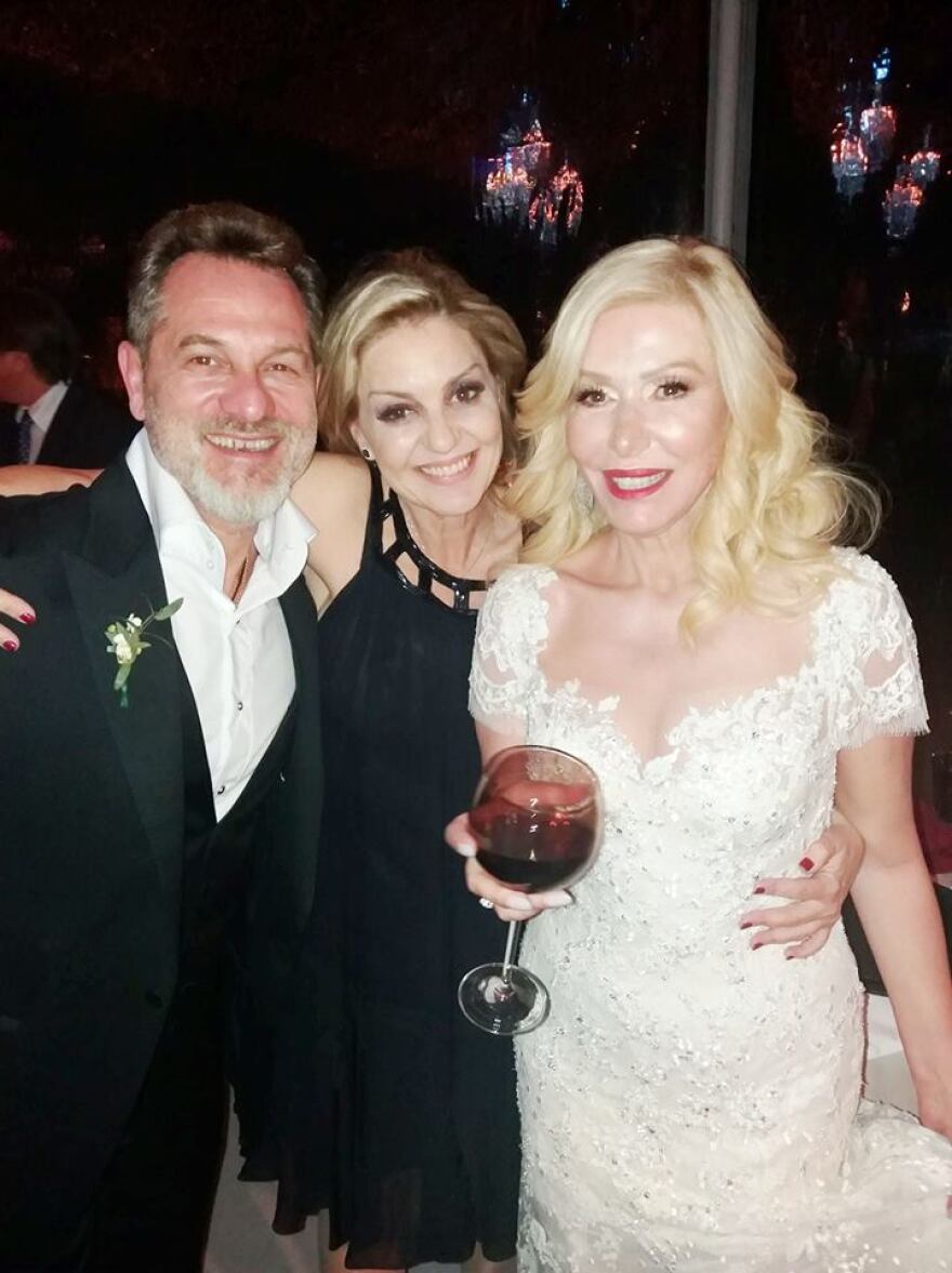 Παντρεύτηκε η Λίζα Δουκακάρου