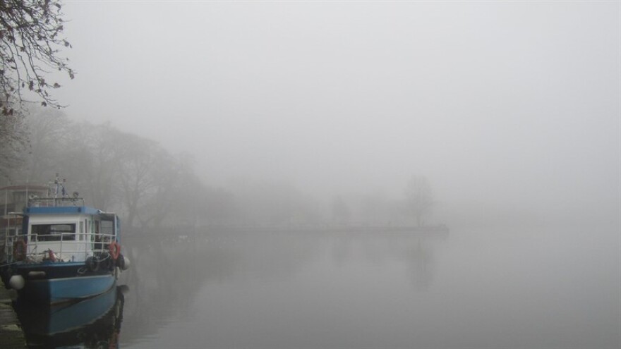 Μοναδικές φωτογραφίες: Τα Γιάννινα στην «αγκαλιά» της ομίχλης