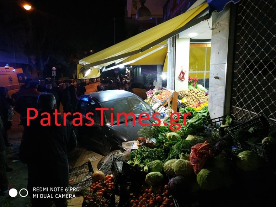 Πάτρα: Απίστευτο τροχαίο – Αυτοκίνητο διέλυσε μανάβικο 