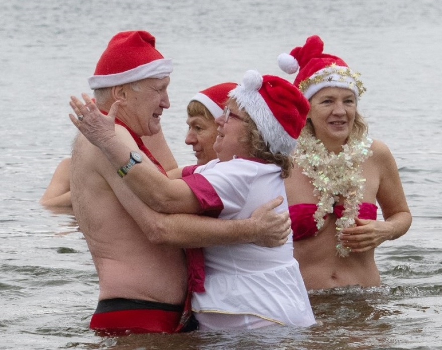 Από το Ιράκ μέχρι τη Λετονία: Δείτε πώς γιόρτασαν τα Χριστούγεννα σε όλο τον κόσμο