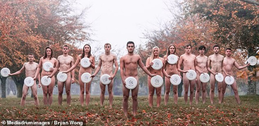 «Γυμνό» ημερολόγιο έφτιαξαν δώδεκα διαφορετικές ομάδες από το πανεπιστήμιο του Μπρίστολ