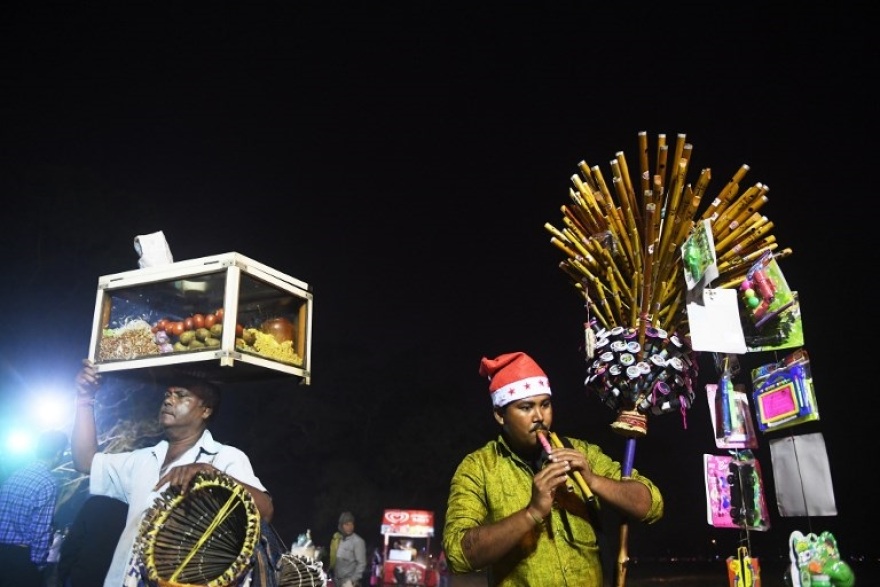 Από το Ιράκ μέχρι τη Λετονία: Δείτε πώς γιόρτασαν τα Χριστούγεννα σε όλο τον κόσμο