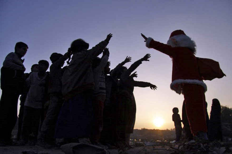 Από το Ιράκ μέχρι τη Λετονία: Δείτε πώς γιόρτασαν τα Χριστούγεννα σε όλο τον κόσμο