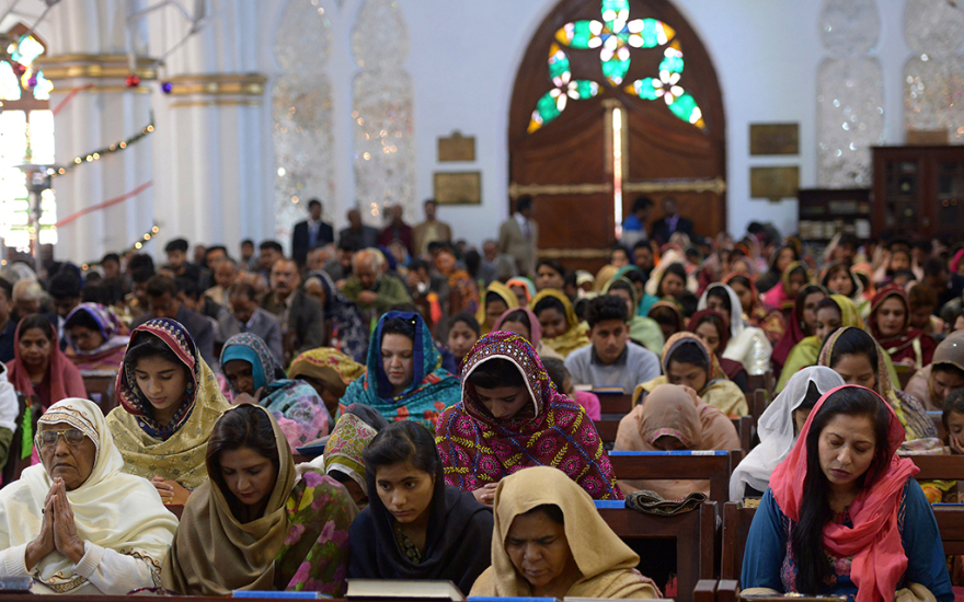 Από το Ιράκ μέχρι τη Λετονία: Δείτε πώς γιόρτασαν τα Χριστούγεννα σε όλο τον κόσμο