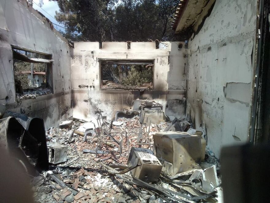 Χριστούγεννα στο Μάτι: Είπαν τα κάλαντα... και περιμένουν τις ανεκπλήρωτες υποσχέσεις της κυβέρνησης