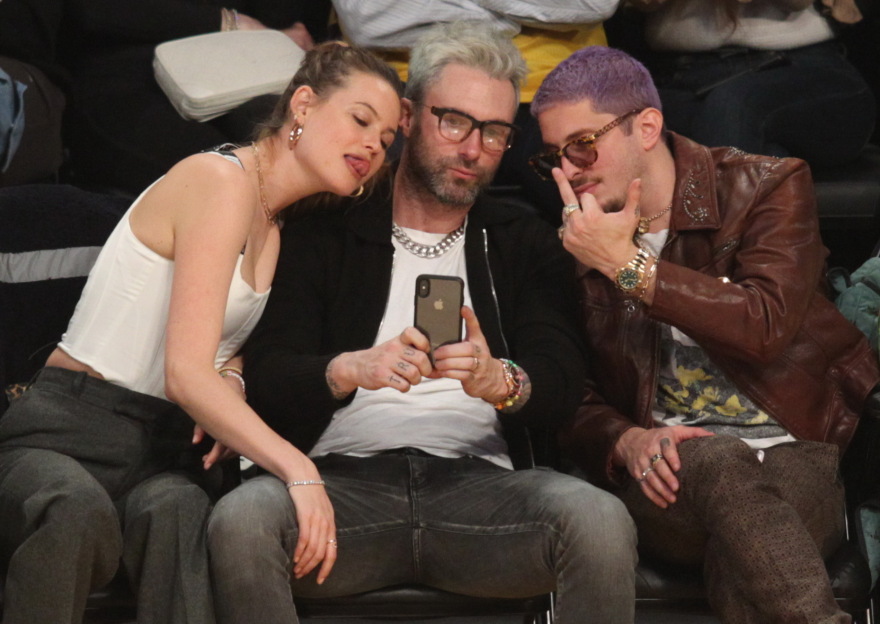 Adam Levine & Behati Prinsloo: Ερωτευμένοι σε αγώνα των Lakers