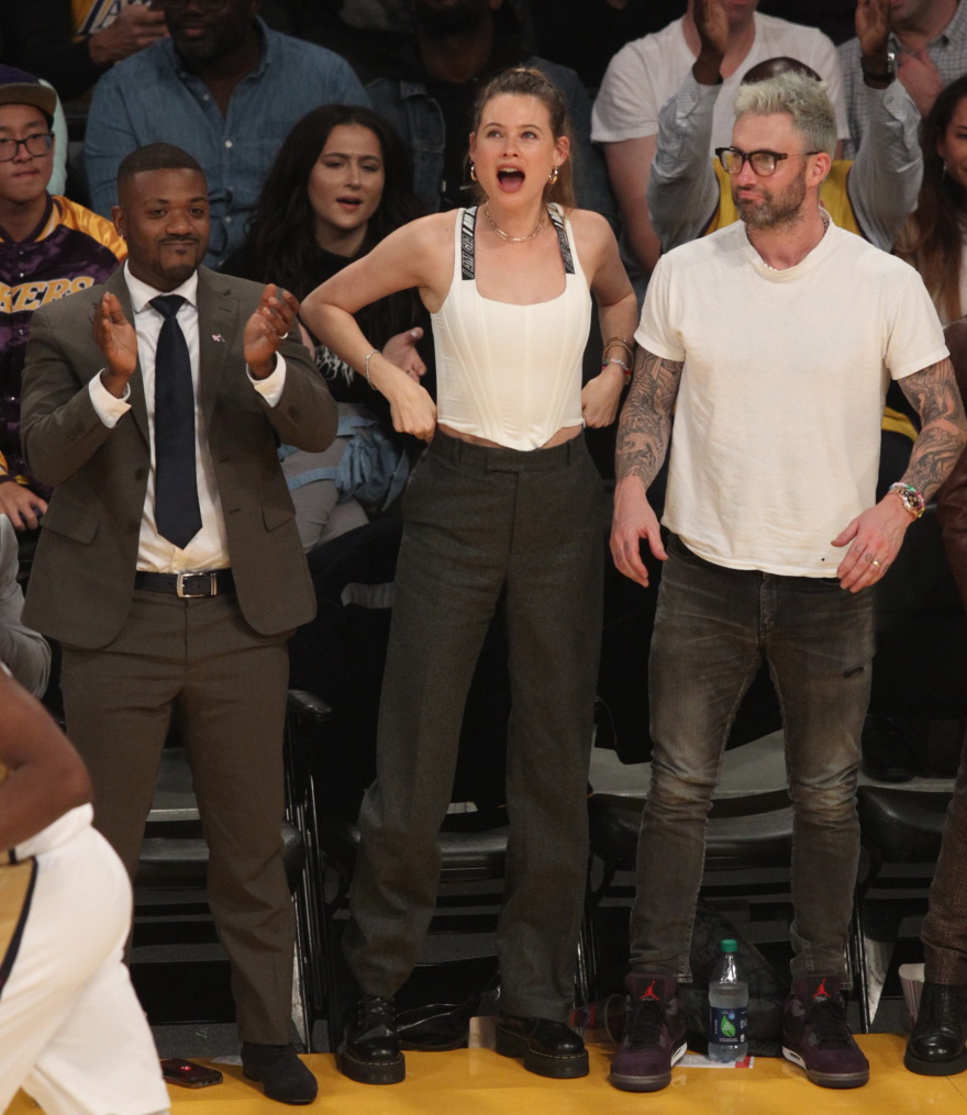 Adam Levine & Behati Prinsloo: Ερωτευμένοι σε αγώνα των Lakers