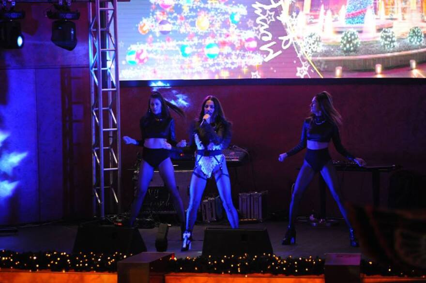 Βίντεο: Η Κατερίνα Στικούδη με ζαρτιέρες σε καζίνο των Σκοπίων