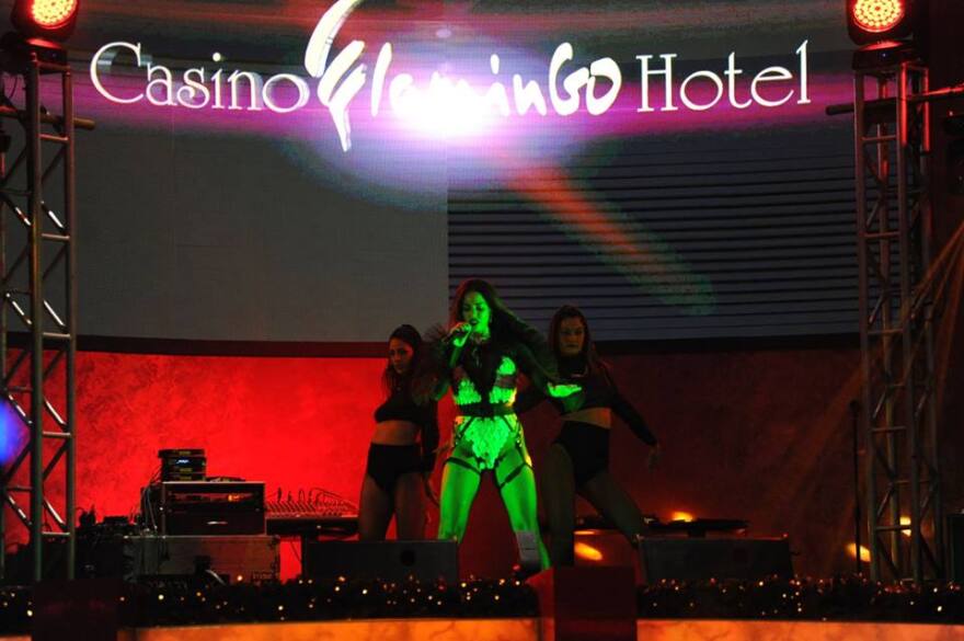 Βίντεο: Η Κατερίνα Στικούδη με ζαρτιέρες σε καζίνο των Σκοπίων