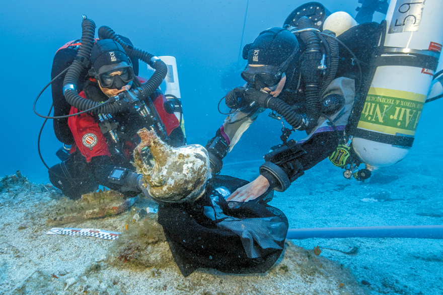 Αντικύθηρα: Βυθίζουν ακόμα πιο βαθιά το Ναυάγιο