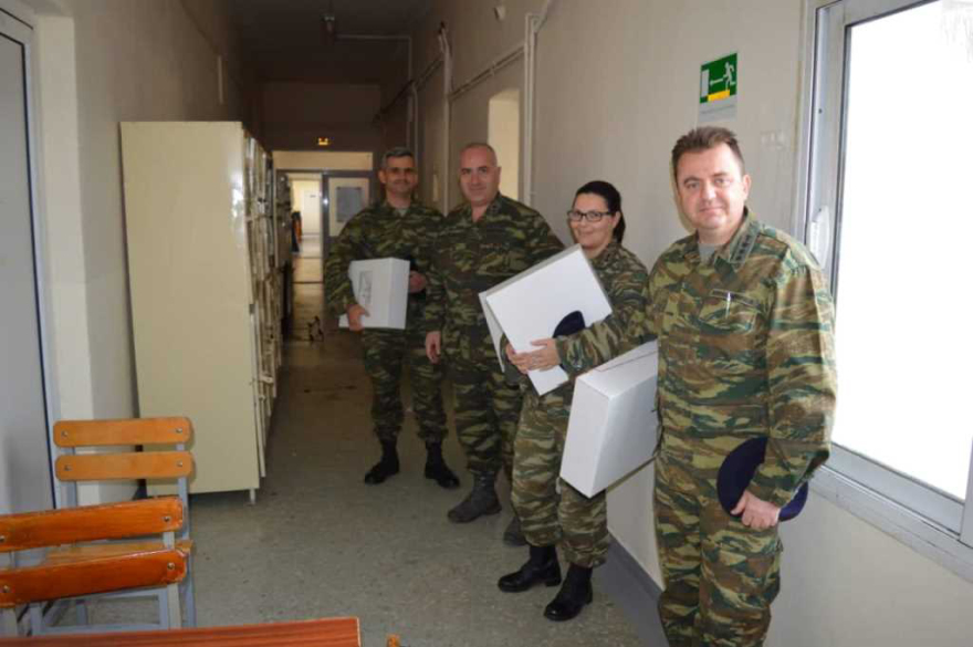 Παπούτσι από τον τόπο σου: Ο στρατός μοίρασε 20.000 ελληνικά άρβυλα σε στελέχη του