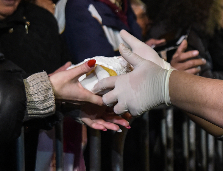 Βασιλόπιτα γίγας 3,5 τόνων και με 200 φλουριά στο Περιστέρι - Δείτε φωτογραφίες