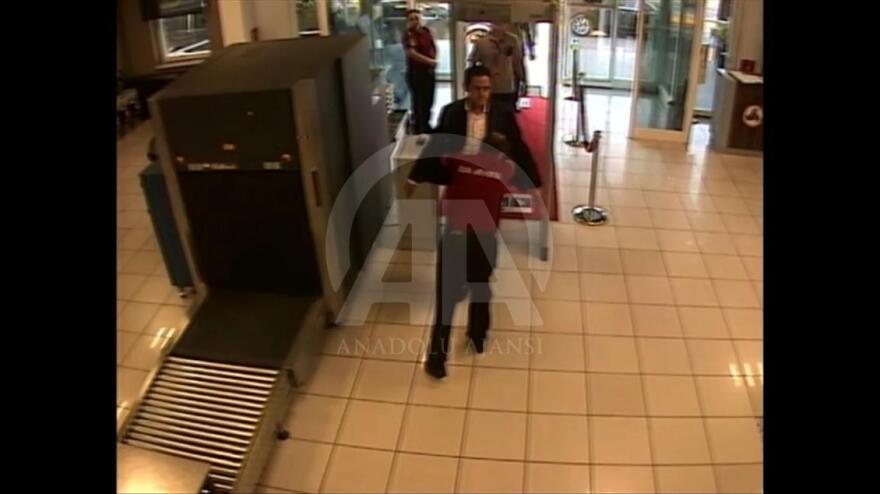 Υπόθεση Κασόγκι:  Βίντεο σοκ δείχνει άνδρες που -πιθανότατα- μεταφέρουν σε βαλίτσες τον διαμελισμένο δημοσιογράφο