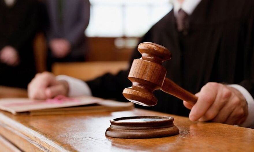  Κύκλωμα συμβολαιογράφων μοίραζε άδειες παραμονής με αναγνώριση πατρότητας σε παιδιά Ρομά 