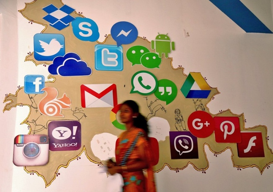 Reuters: H Ελλάδα θα ανακοινώσει σύντομα την απαγόρευση σε social media για παιδιά κάτω των 15 ετών