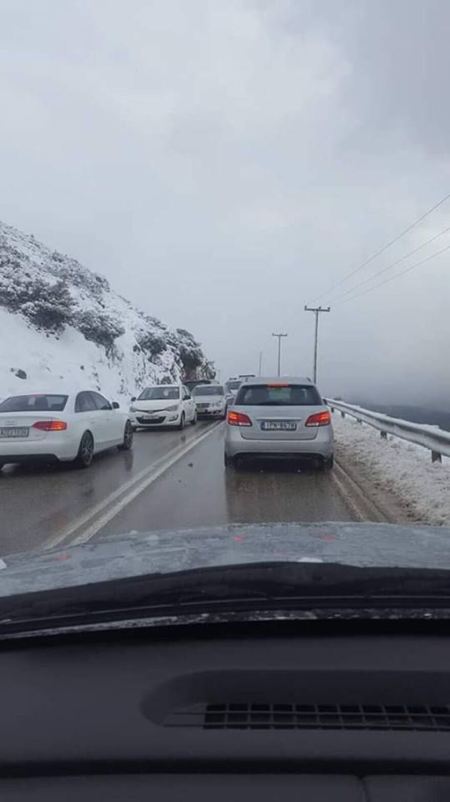 Ο χιονιάς «σαρώνει» την Αράχωβα - Κλειστό το Χιονοδρομικό Κέντρο Παρνασσού 