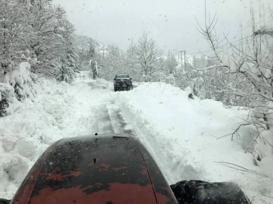 Φθιώτιδα: Αίσιο τέλος για τους 50 εκδρομείς που εγκλωβίστηκαν από τα χιόνια στο Γαρδίκι