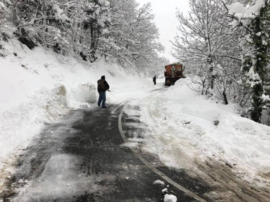 Φθιώτιδα: Αίσιο τέλος για τους 50 εκδρομείς που εγκλωβίστηκαν από τα χιόνια στο Γαρδίκι