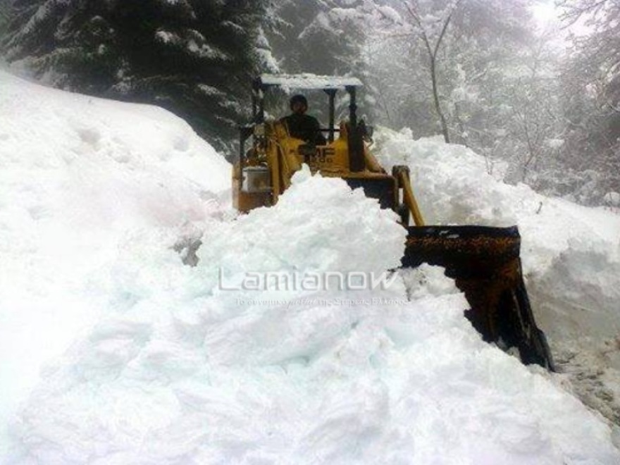Καιρός: Σαρώνει ο «Ραφαήλ» - Δεμένα πλοία, διακοπές ρεύματος, κλειστοί δρόμοι 