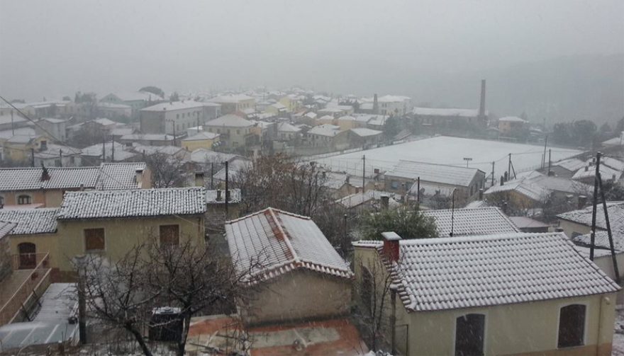 Καιρός: Σαρώνει ο «Ραφαήλ» - Δεμένα πλοία, διακοπές ρεύματος, κλειστοί δρόμοι 